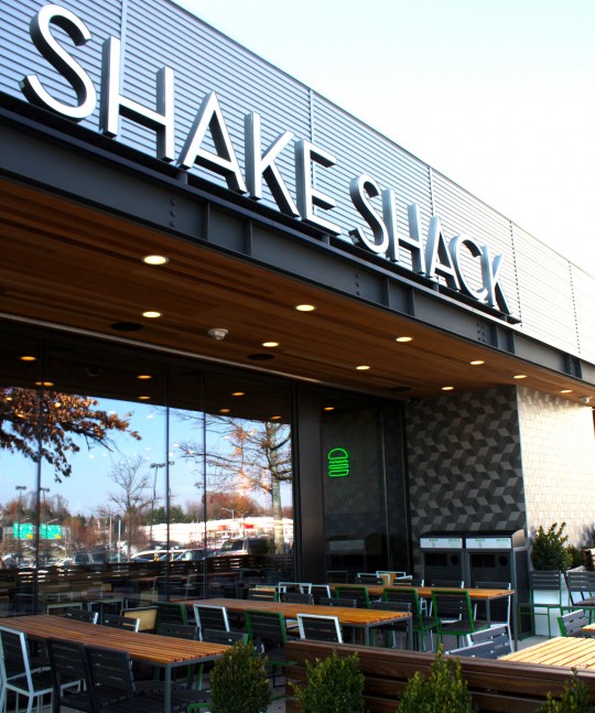Garden State Plaza Shake Shack Outdoor Seating