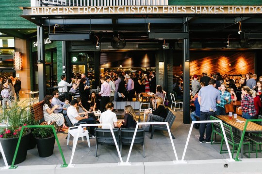 Scottsdale Shake Shack outdoor seating