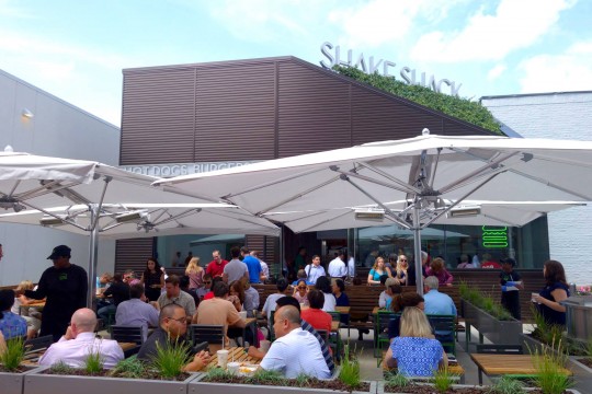 Tysons Shake Shack Outdoor Seating
