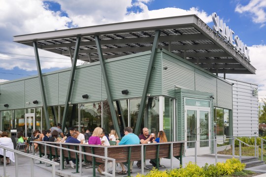 Shake Shack Westbury outside seating